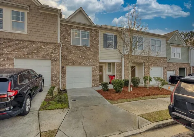 Townhouse for sale at 1821 Millstream Holw, Conyers, GA 30012 | MLS# 7840878