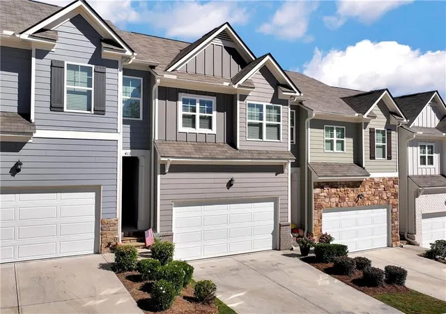 Photo 2 of Townhouse for sale at 421 Stoneybrook Dr, Dahlonega, GA 30533 | MLS# 7857283 | Listing updated on 2026-10-22