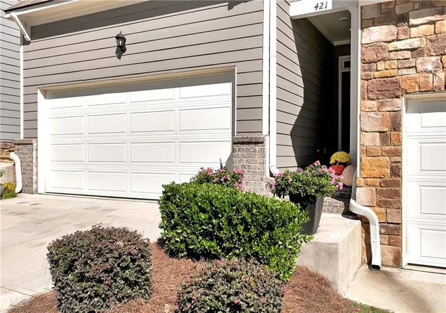 Photo 3 of Townhouse for sale at 421 Stoneybrook Dr, Dahlonega, GA 30533 | MLS# 7857283 | Listing updated on 2026-10-22