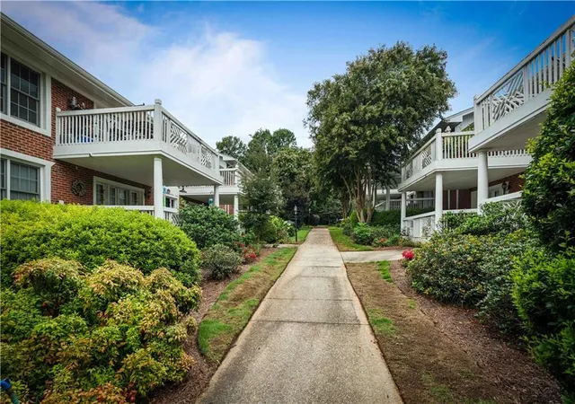 Listing Photo 4 - Condo for sale in building located at 869 Briarcliff Rd Ne, Atlanta, GA 30306 - Unit #C-24
