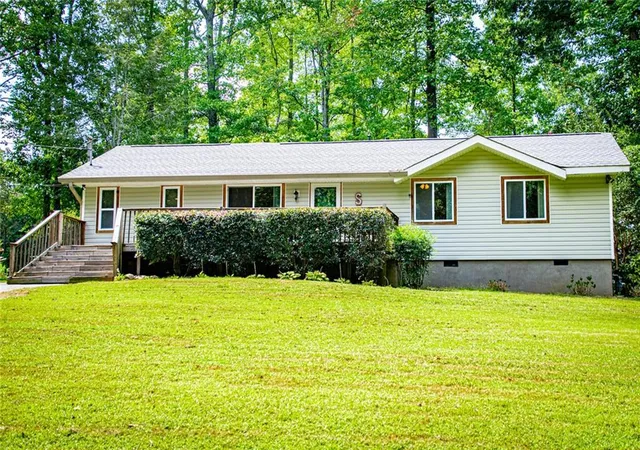 Photo 2 of Single family home for sale at 24 White Oak Dr, Carrollton, GA 30116 | MLS# 7836186 | Listing updated on 2026-09-12