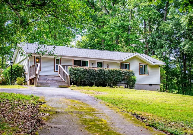 Photo 2 of Single family home for sale at 24 White Oak Dr, Carrollton, GA 30116 | MLS# 7836186 | Listing updated on 2026-09-12