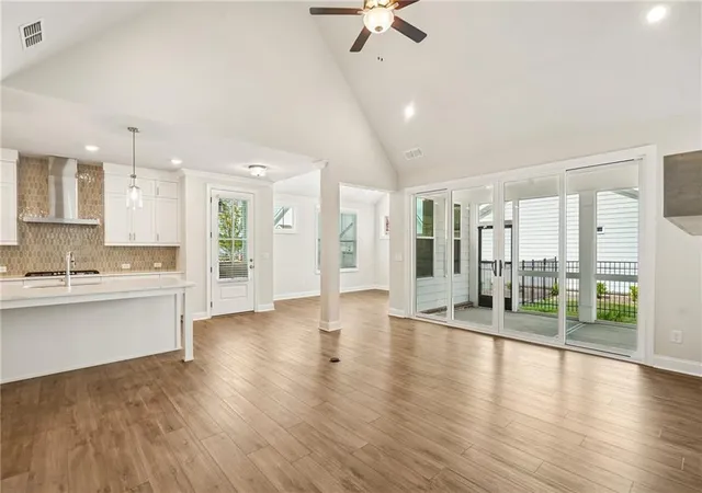 Photo 3 of Single family home for sale at 555 Pearl St, Cumming, GA 30040 | MLS# 7820197 | Listing updated on 2026-10-24