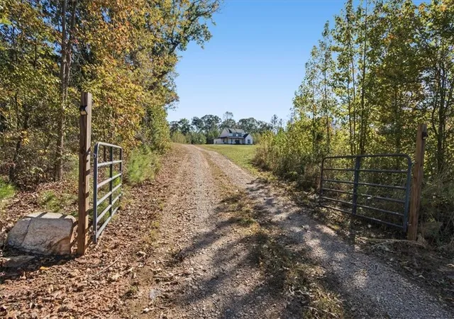 Photo 1 of Single family home for sale at 533 Lively Rd, Waco, GA 30182 | MLS# 7858370 | Listing updated on 2026-10-24