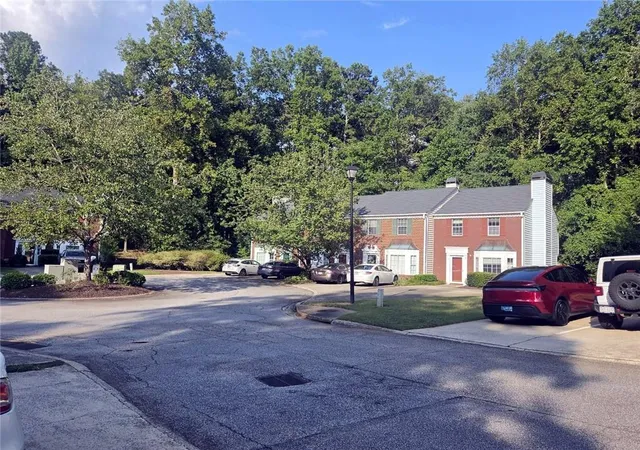 Photo 3 of Townhouse for sale at 732 Anderson Walk, Marietta, GA 30062 | MLS# 7840838 | Listing updated on 2026-10-08