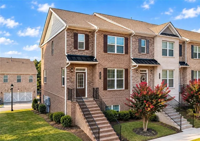 Townhouse for sale at 2695 La Rive Dr, Duluth, GA 30097 | MLS# 7813132