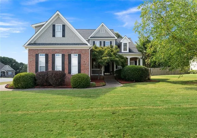 Photo 2 of Sale Pending at 12 English Turn Nw, Cartersville, GA 30120 | MLS# 7838540 | Listing updated on 2026-10-15