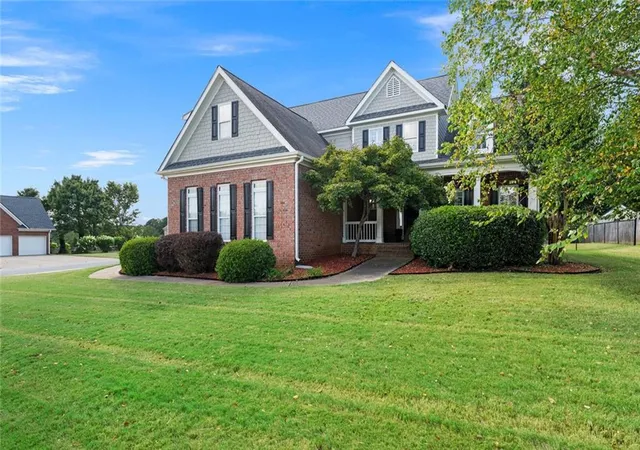 Photo 3 of Sale Pending at 12 English Turn Nw, Cartersville, GA 30120 | MLS# 7838540 | Listing updated on 2026-10-15