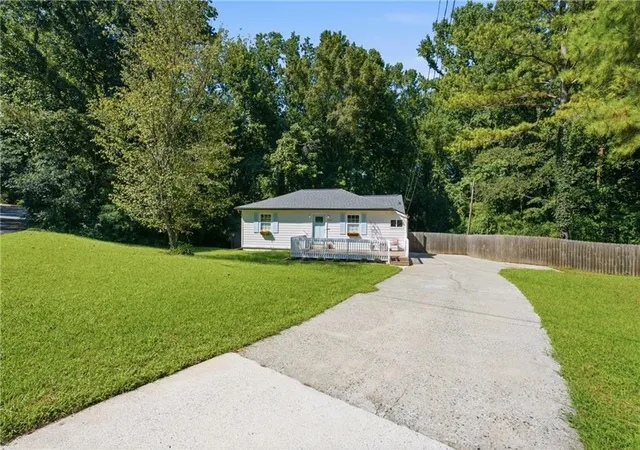 Photo 3 of Single family home for sale at 2538 Gordon Cir, Smyrna, GA 30080 | MLS# 7841994 | Listing updated on 2026-10-09