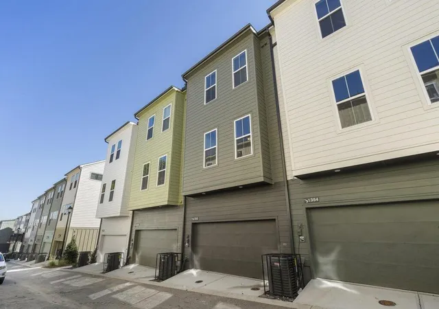 Photo 4 of Townhouse for sale at 1354 Breezy St SE #250, Atlanta, GA 30315 | MLS# 7856117 | Listing updated on 2026-10-20