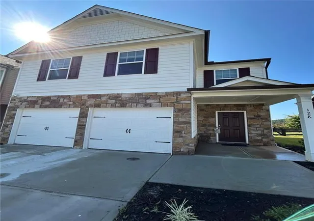 Photo 3 of Single family home for sale at 128 Briarwood Dr E, Dawsonville, GA 30534 | MLS# 7832120 | Listing updated on 2026-10-09