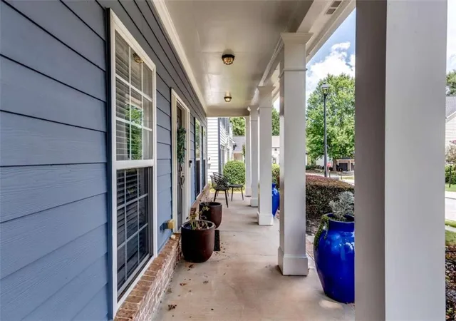 Photo 2 of Sale Pending at 624 Lantern Park Ln, Scottdale, GA 30079 | MLS# 7833454 | Listing updated on 2026-09-09