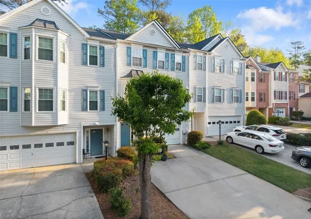 Photo 3 of Townhouse for sale at 200 Abbotts Ml Dr, Johns Creek, GA 30097 | MLS# 7835294 | Listing updated on 2026-09-11