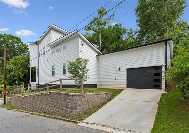 Photo 1 of Single family home for sale at 984 Mcdaniel St Sw, Atlanta, GA 30310 | MLS# 7834983 | Listing updated on 2026-10-06