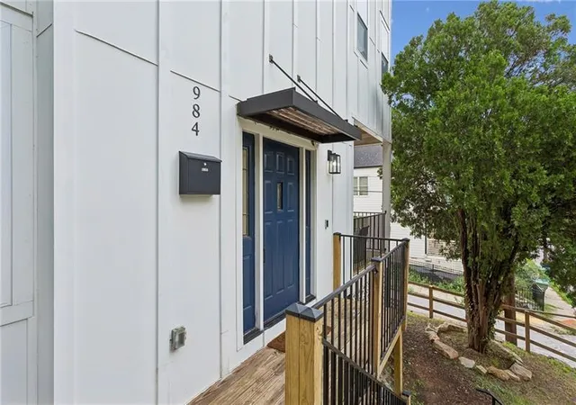 Photo 2 of Single family home for sale at 984 Mcdaniel St Sw, Atlanta, GA 30310 | MLS# 7834983 | Listing updated on 2026-09-14