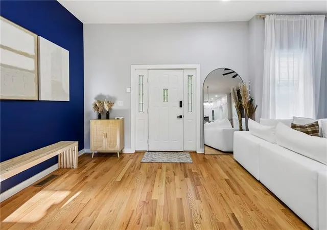 Photo 2 of Single family home for sale at 984 Mcdaniel St SW, Atlanta, GA 30310 | MLS# 7834983 | Listing updated on 2026-09-14