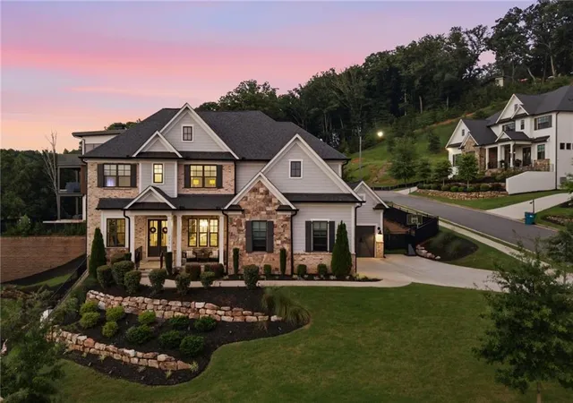 Photo 2 of Single family home for sale at 2775 Twisted Oak Ln Ne, Marietta, GA 30066 | MLS# 7813468 | Listing updated on 2026-09-08
