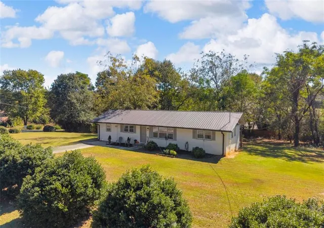 Photo 2 of Single family home for sale at 2632 Oak Valley Rd, Toccoa, GA 30577 | MLS# 7858769 | Listing updated on 2026-10-25