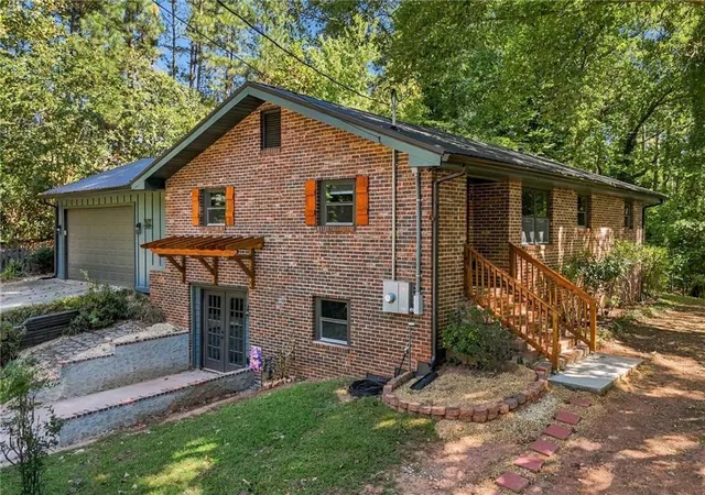 Photo 3 of Single family home for sale at 142 Ann Dr, Canton, GA 30114 | MLS# 7838237 | Listing updated on 2026-09-19
