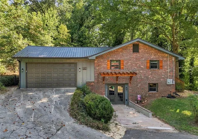 Photo 3 of Single family home for sale at 142 Ann Dr, Canton, GA 30114 | MLS# 7838237 | Listing updated on 2026-10-26