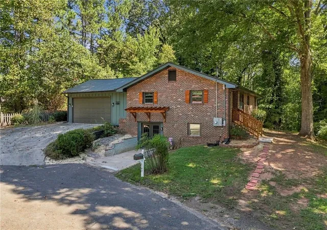 Photo 4 of Single family home for sale at 142 Ann Dr, Canton, GA 30114 | MLS# 7838237 | Listing updated on 2026-10-26