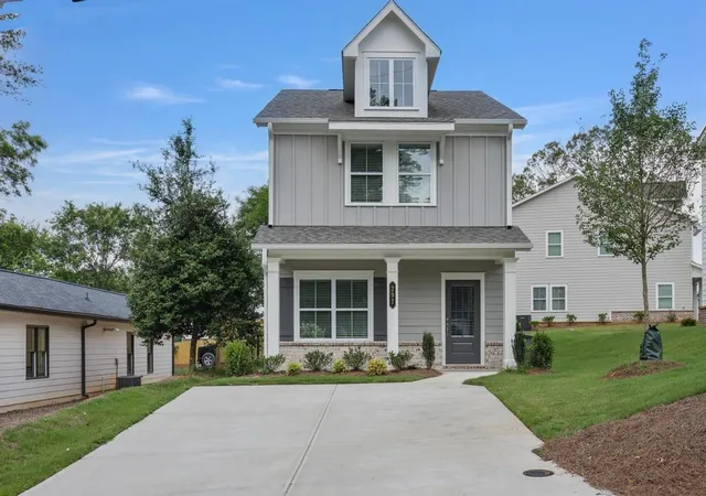 Photo 3 of Single family home for sale at 297 Frasier St, Marietta, GA 30060 | MLS# 7839122 | Listing updated on 2026-10-09