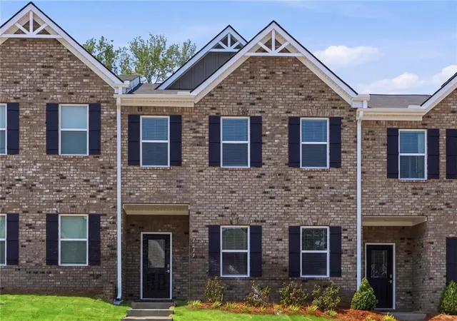 Townhouse for sale at 3633 Pkwy James Dr, Snellville, GA 30039 | MLS# 7833375