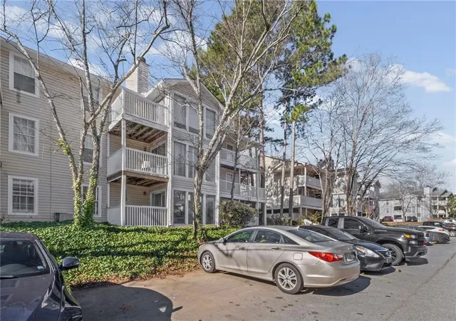 Photo 2 of Sale Pending at 1701 Augusta Dr Se, Marietta, GA 30067 | MLS# 7838033 | Listing updated on 2026-10-18