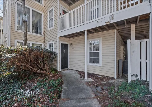 Photo 3 of Sale Pending at 1701 Augusta Dr Se, Marietta, GA 30067 | MLS# 7838033 | Listing updated on 2026-10-18