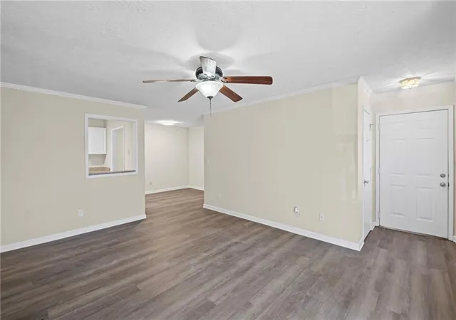 Listing Photo 4 - Condo for sale in building located at 1701 Augusta Dr SE, Marietta, GA 30067
