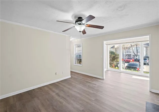 Listing Photo 5 - Condo for sale in building located at 1701 Augusta Dr SE, Marietta, GA 30067