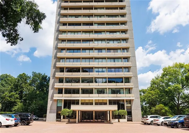 Listing Photo 2 - Condo for sale in building located at 2575 Peachtree Rd Ne, Atlanta, GA 30305 - Unit #6G