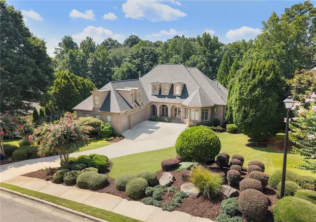 Photo 2 of Single family home for sale at 2915 Spindletop Dr, Cumming, GA 30041 | MLS# 7851231 | Listing updated on 2026-10-26