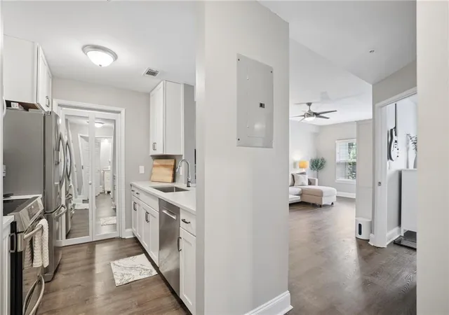 Photo 2 of Sale Pending at 1075 Peachtree Walk Ne #A305, Atlanta, GA 30309 | MLS# 7838817 | Listing updated on 2026-09-29