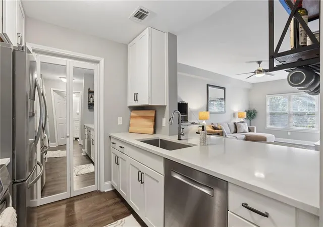 Photo 3 of Sale Pending at 1075 Peachtree Walk Ne #A305, Atlanta, GA 30309 | MLS# 7838817 | Listing updated on 2026-09-29