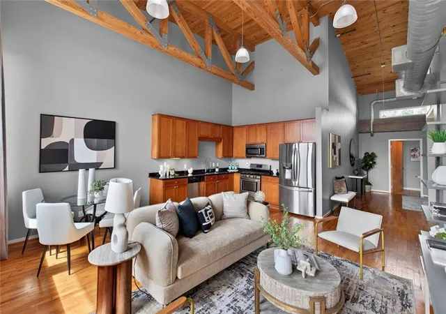 Listing Photo 1 - Condo for sale in building located at 660 Gln Iris Dr NE, Atlanta, GA 30308 - Unit #405