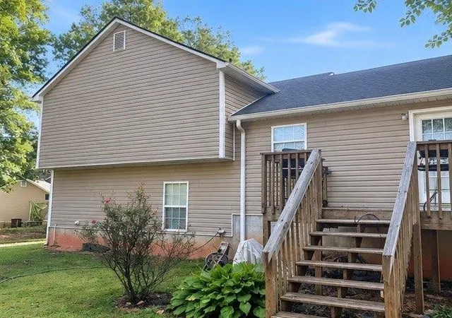 Photo 3 of Single family home for sale at 330 Kendall Ln, Carrollton, GA 30116 | MLS# 7857206 | Listing updated on 2026-10-22