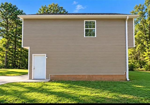 Photo 4 of Single family home for sale at 330 Kendall Ln, Carrollton, GA 30116 | MLS# 7857206 | Listing updated on 2026-10-22