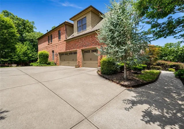Photo 2 of Single family home for sale at 11880 Old Sta Pl, Alpharetta, GA 30004 | MLS# 7808133 | Listing updated on 2026-09-09