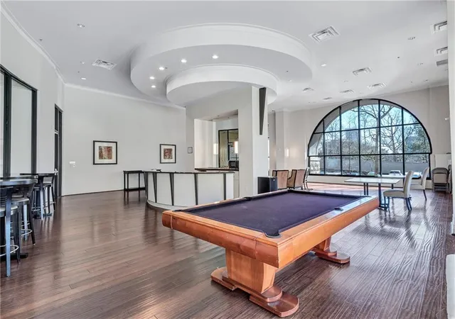 Listing Photo 2 - Condo for sale in building located at 3040 Peachtree Rd Nw, Atlanta, GA 30305 - Unit #1602