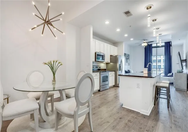 Photo 2 of Condo for sale at 3040 Peachtree Rd NW #1602, Atlanta, GA 30305 | MLS# 7831614 | Listing updated on 2026-09-30