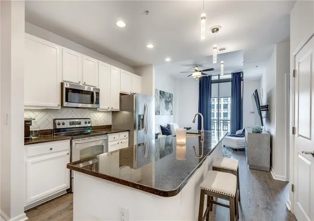 Photo 4 of Condo for sale at 3040 Peachtree Rd NW #1602, Atlanta, GA 30305 | MLS# 7831614 | Listing updated on 2026-09-30