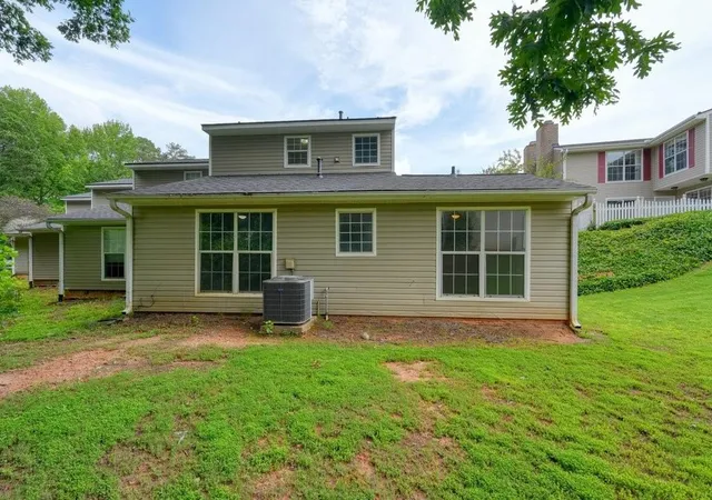 Photo 4 of Condo for sale at 551 Summit Ln SW, Marietta, GA 30008 | MLS# 7858262 | Listing updated on 2026-10-30
