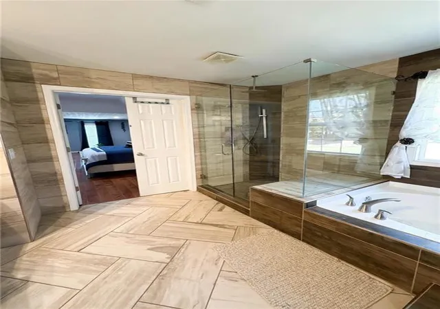 Photo 2 of Single family home for sale at 142 Hickory Crk Ln, Acworth, GA 30101 | MLS# 7841440 | Listing updated on 2026-10-19