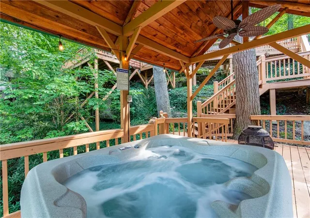 Photo 2 of Single family home for sale at 55 River Bnd Ln, Blue Ridge, GA 30513 | MLS# 7832600 | Listing updated on 2026-09-06