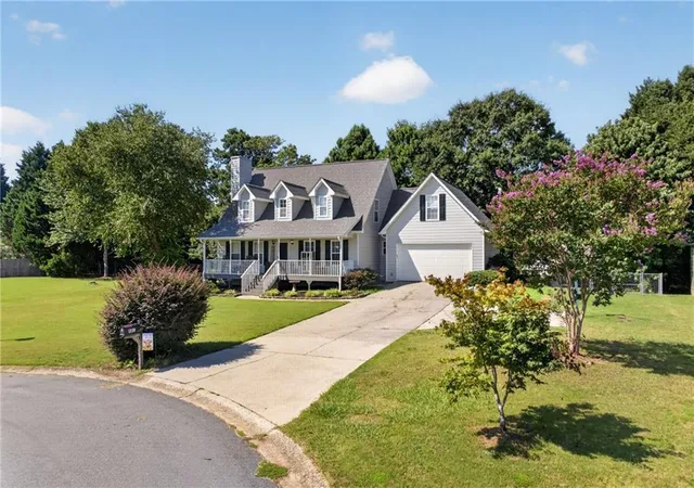 Photo 3 of Single family home for sale at 481 Lisa Cir, Winder, GA 30680 | MLS# 7807438 | Listing updated on 2026-10-26