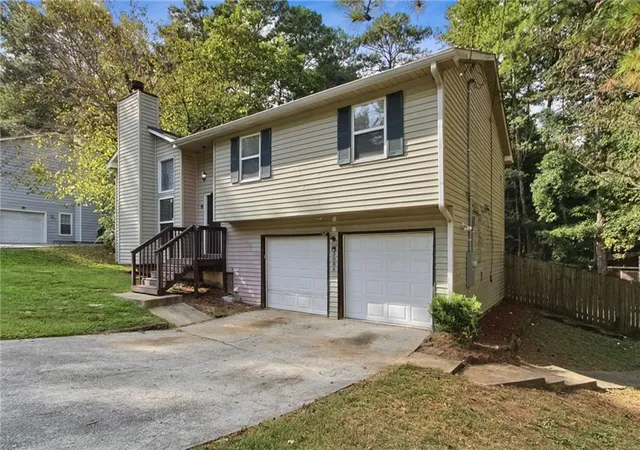 Photo 3 of Sale Pending at 3086 Chippewa Dr, Rex, GA 30273 | MLS# 7850704 | Listing updated on 2026-10-20