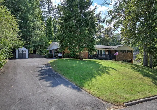 Photo 3 of Single family home for sale at 1717 Rio Vista Dr, Dalton, GA 30720 | MLS# 7838707 | Listing updated on 2026-09-21