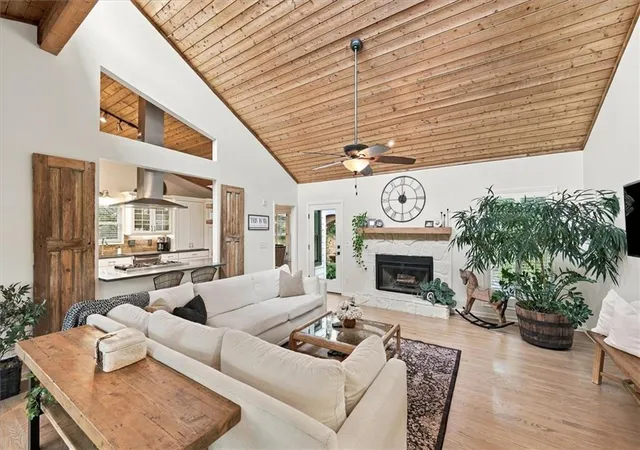 Photo 3 of Sale Pending at 515 Silver Pine Trl, Roswell, GA 30076 | MLS# 7840084 | Listing updated on 2026-09-28