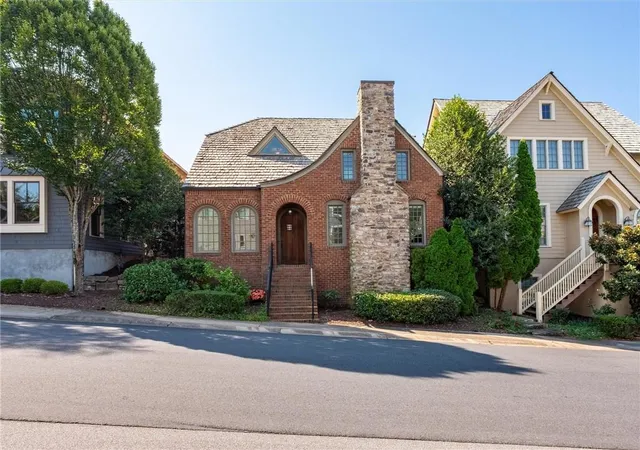 Photo 2 of Single family home for sale at 468 Frasier St Se, Marietta, GA 30060 | MLS# 7824481 | Listing updated on 2026-09-19